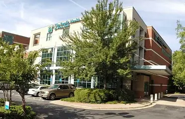 A large building with cars parked in front of it.